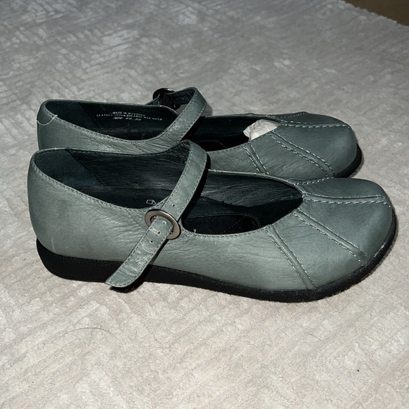 •Dansko Mary Jane clogs green leather buckle flats shoes new in box 38/7.5-8 - Picture 2 of 3